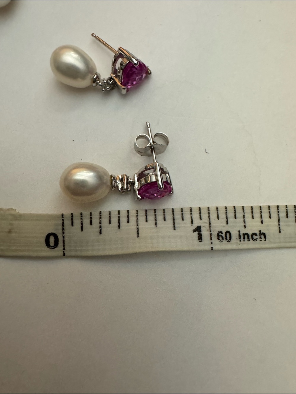 Fine jewelry 10k white gold, pink sapphire and fresh water pearl earrings - Picture 5 of 7